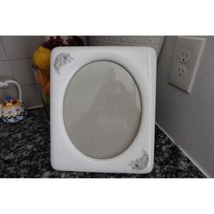 Vintage Fetco International 10x12.2 inches porcelain floral‎ oval picture frame